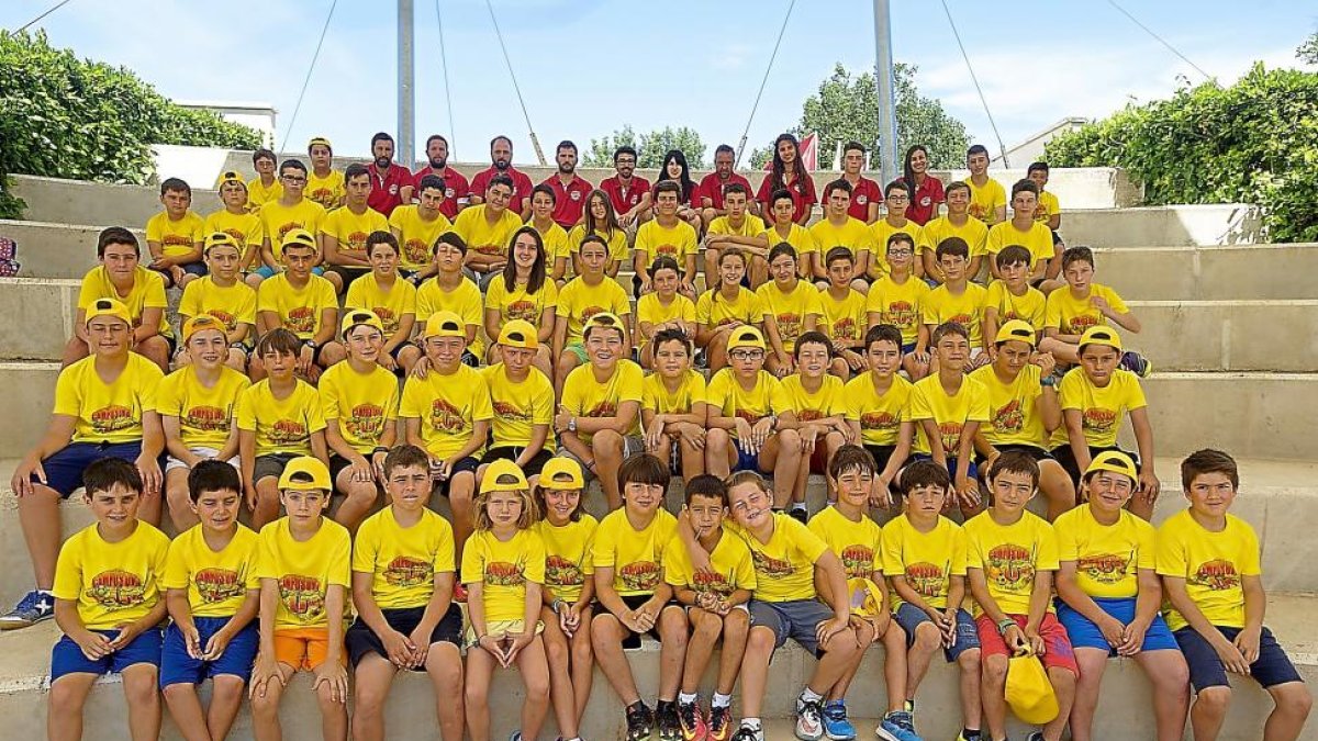 Foto de familia del XICampus de fútbol ‘Universidad de Valladolid’.-M. GONZÁLEZ