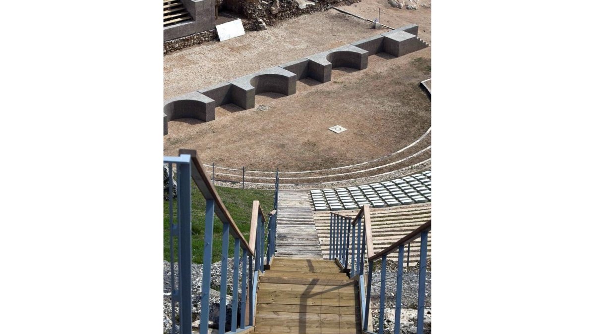 Teatro Romano de Clunia en Burgos.-ICAL