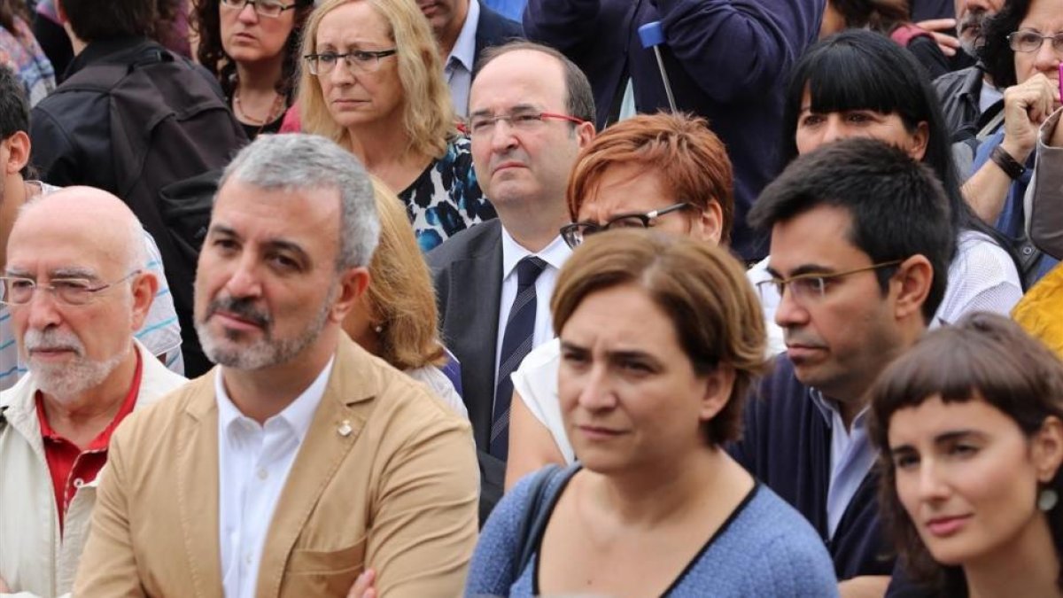 Ada Colau y Miquel Iceta en una acto de homenaje a Salvador Allende, en una imagen de archivo.-RICARD CUGAT