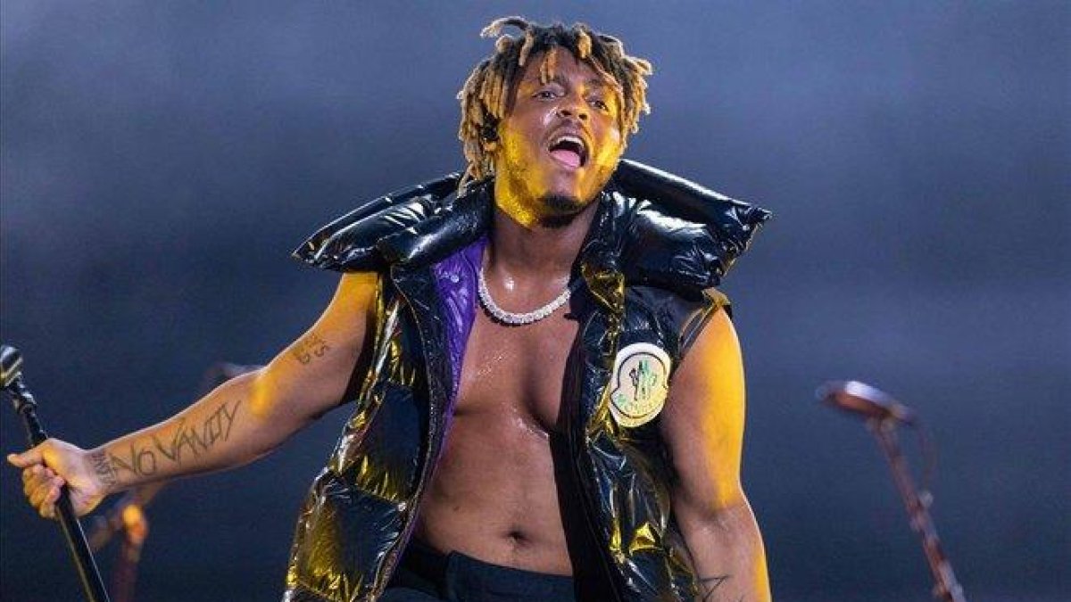 El rapero Juice Wrld, durante una actuación del pasado agosto en Filadelfia, en EEUU.-EL PERIÓDICO