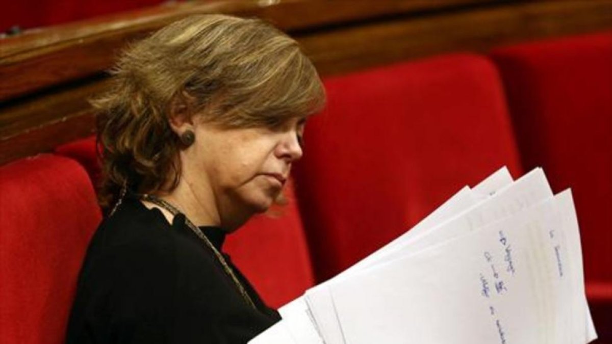 Meritxell Borràs, 'consellera' de Governació, en el Parlament.-EFE / TONI ALBIR