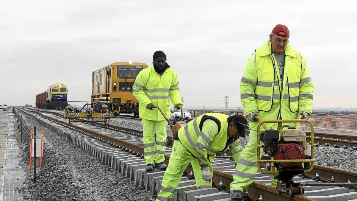 Una imagen de las obras en la línea de alta velocidad-Ical