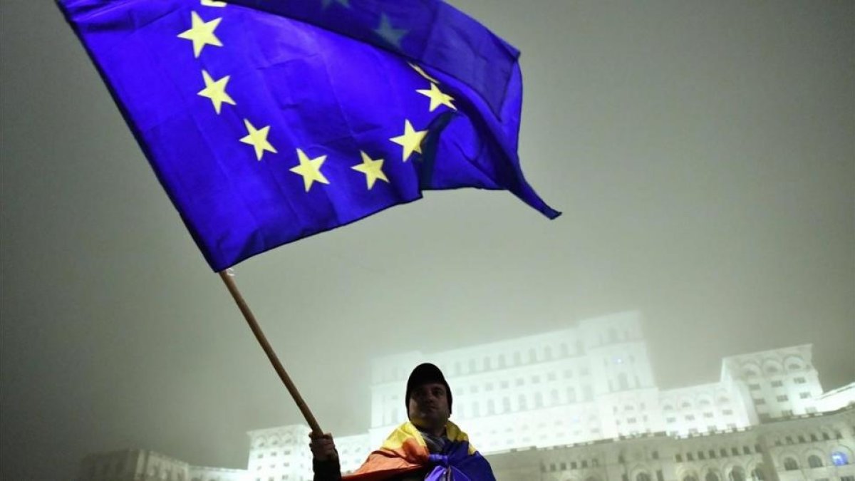 Los catalanes del bloque constitucionalista se expresa más pro Unión Europea, mientras que los independentistas se muestran desde eurocríticos hasta euroescépticos.-/ DANIEL MIHAILESCU (ARCHIVO)