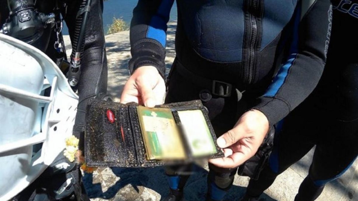 Imagen de la cartera encontrada por unos buceadores en Lago de Sanabria.-EUROPA PRESS
