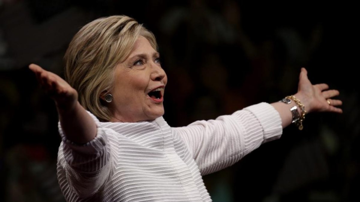 Hillary Clinton se proclama vencedora de las primarias demócratas en EEUU el 7 de junio.-PETER FOLEY / EFE