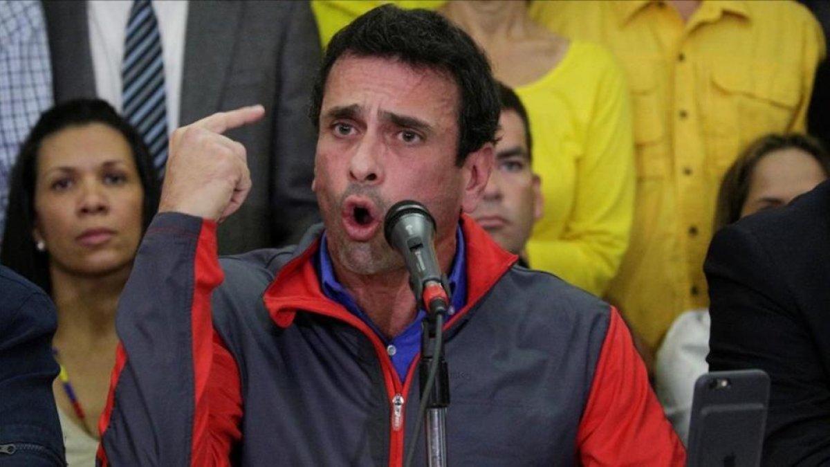 Capriles, en una rueda de prensa en Caracas, el 21 de octubre.-REUTERS / MARCO BELLO