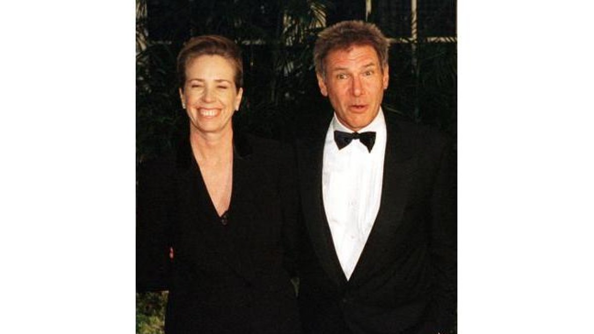Una imagen de Harrison Ford y Melissa Mathison, de noviembre del 2000, cuatro años antes de divorciarse.-RICK WILKING / REUTERS