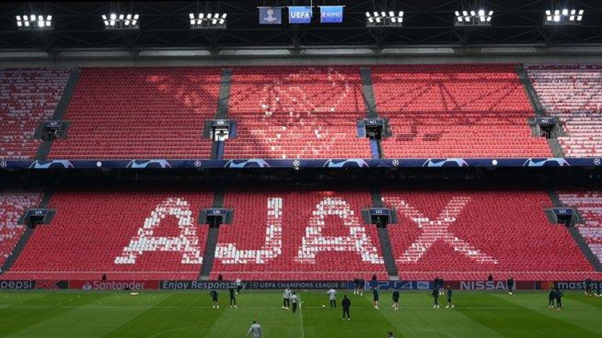 Los jugadores del Tottenham se entrenan en Ámsterdam.-AFP