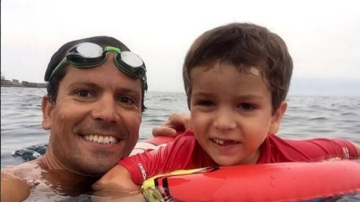 David Mayo y su hijo Bruno, tras superar un tumor cerebral.-Foto:  TWITTER / @D_MAYO_LOPEZ