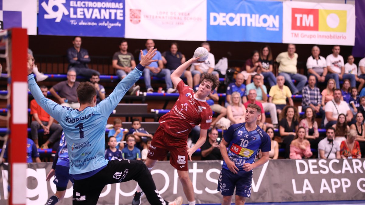 Herrero chuta a puerta.