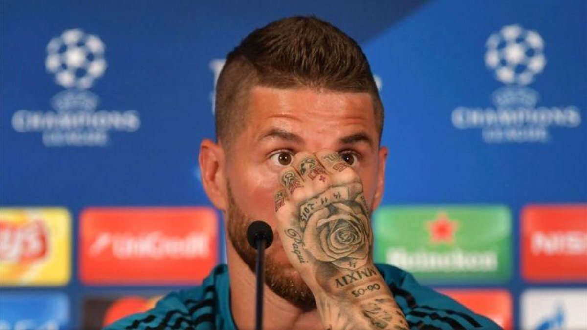 Sergio Ramos, durante la rueda de prensa antes del entrenamiento en Kiev.-GETTY IMAGES