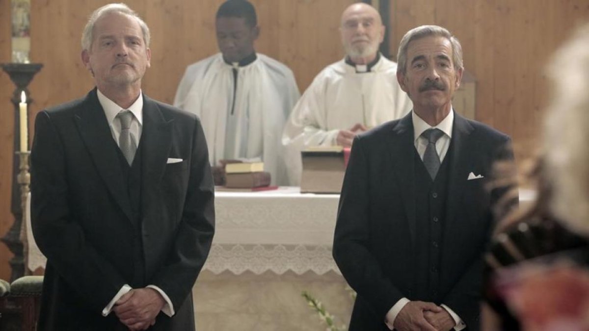 Jordi Rebellón e Imanol Arias, en el último episodio de la 17ª temporada de la serie de TVE-1 'Cuéntame cómo pasó'.-
