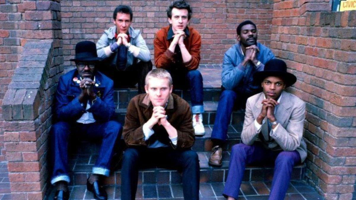 The Beat, a principios de los años 80, con Ranking Roger en la primera fila, a la derecha.-PAUL SLATTERY / RETNA PHOTOSHOT
