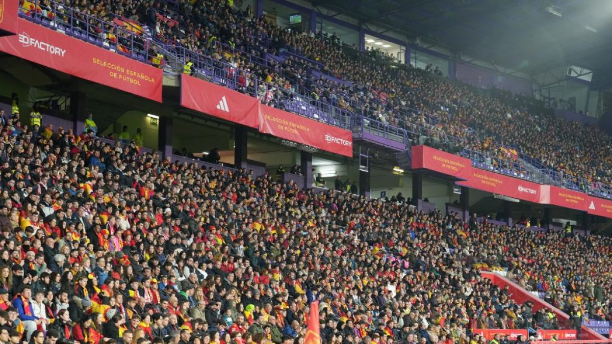 Valladolid abarrotó Zorrilla para ver a la selección.