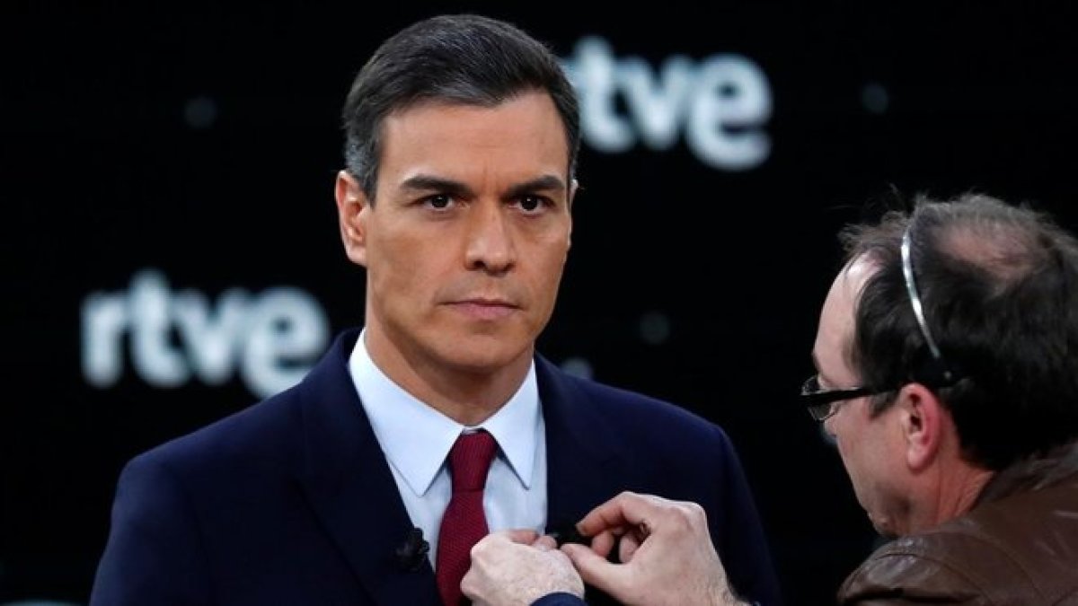 Sánchez se prepara para comenzar el debate.-