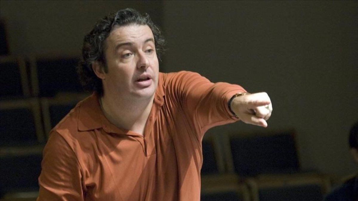 El director de orquesta Juanjo Mena, premiado con el Nacional de Música.-EFE / SANTIAGO TORRALBA