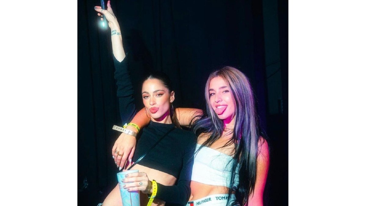 Tini y Lola Índigo. E.M.