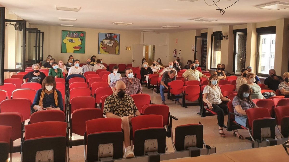 Un momento de la asamblea de trabajadores del Hotel Olid de Valladolid. E. M.