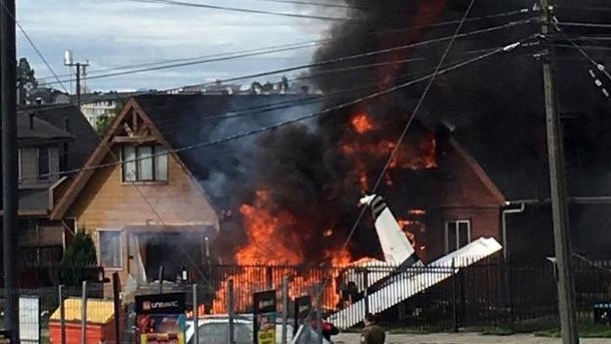 Una avioneta choca contra una casa en Puerto Montt, Chile.-REUTERS