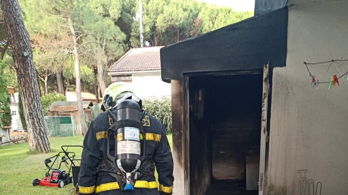 Incendio en un cuarto de calderas en El Montico, en Valladolid. - E.M.