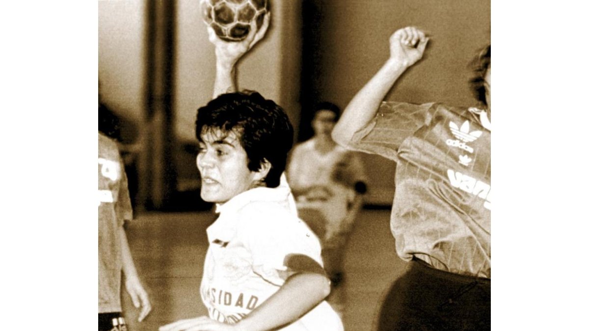 Paloma Arranz, con la camiseta del Universitario a finales de los 80.-EL MUNDO