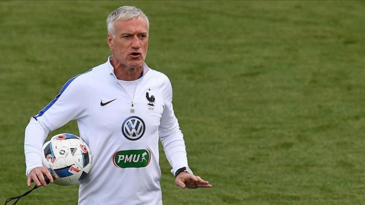 Didier Deschamps, durante un entrenamiento con la selección-AFP / FRANCK FIFE