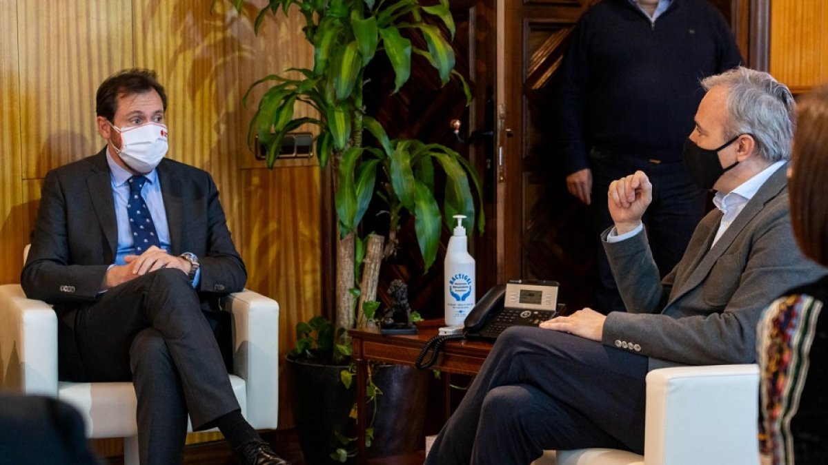 Los alcaldes de Zaragonza y de Valladolid, Jorge Azcón y Óscar Puente, se reúnen para realizar proyectos comunes a partir del desarrollo de la terminal marítima en el caso de la capital aragonesa y el parque agroalimentario en Valladolid.- E.M.
