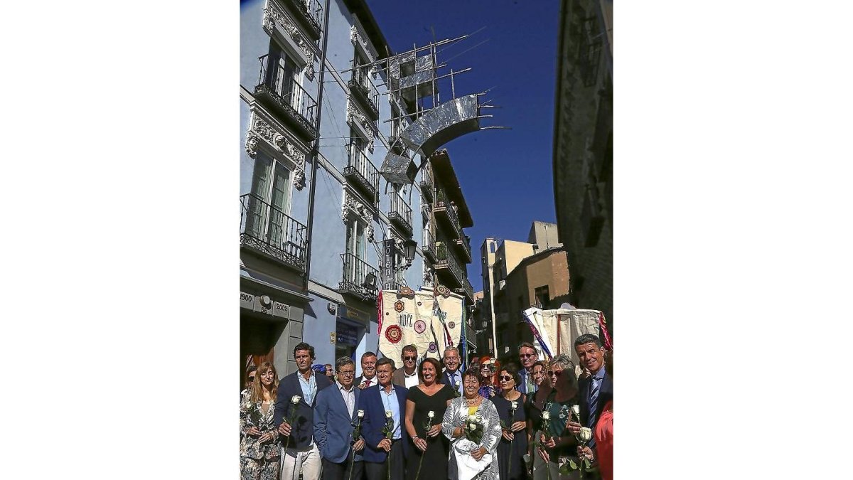 La consejera de Cultura, García Cirac junto a otras personalidades  inauguran el Hay Festival 2018.-ICAL