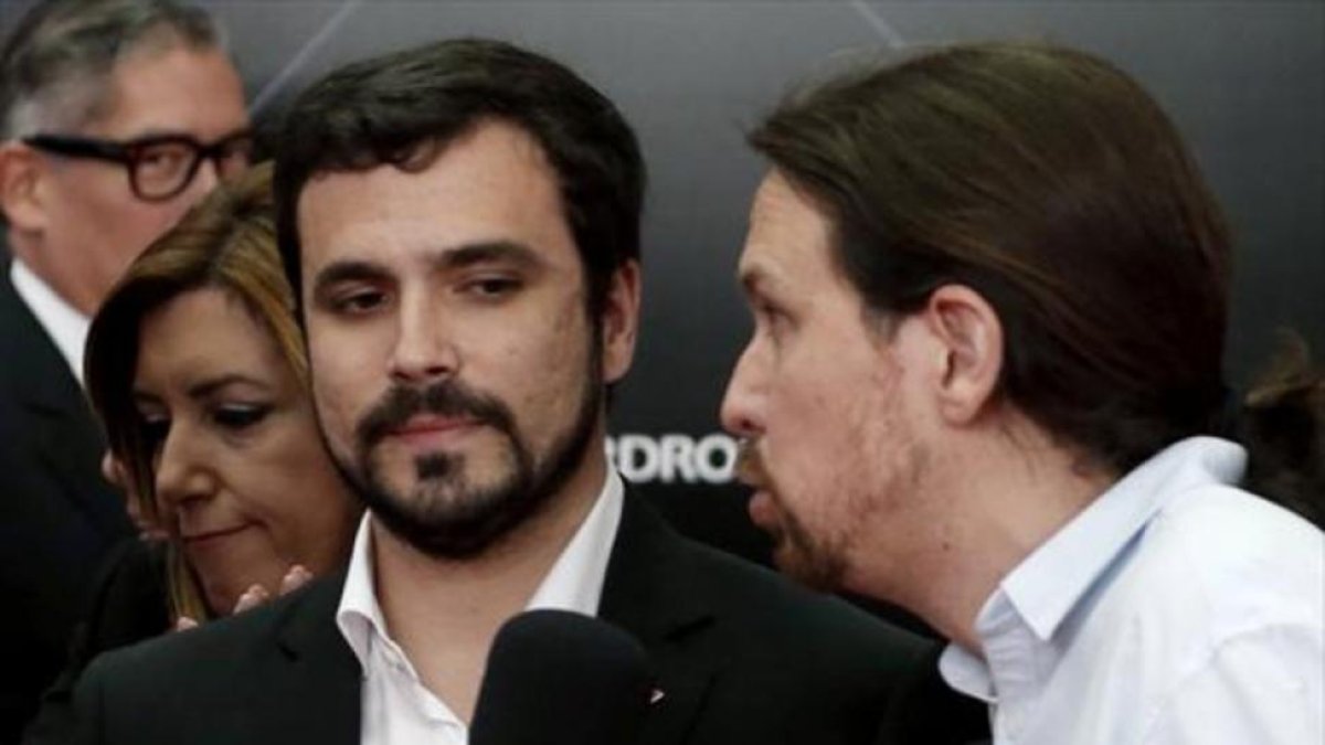 Alberto Garzón y Pablo Iglesias en un acto en el Palacio de Cibeles de Madrid.-EFE / JAVIER LIZÓN