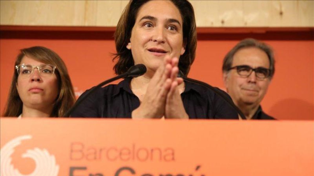 Ada Colau, durante la rueda de prensa en la que presentó la consulta interna, este jueves.-RICARD CUGAT