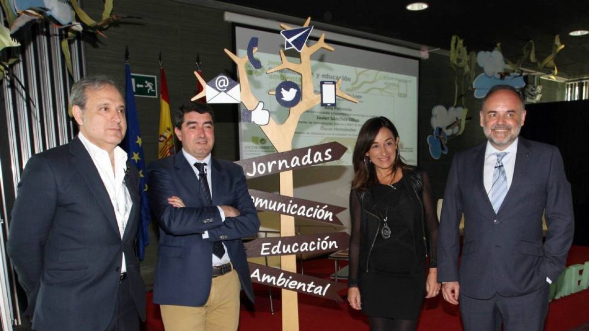 El director de Comunicación de Renault España, Javier Sánchez Oliva (2D); el director de Relaciones con la Sociedad de Grupo Calidad Pascual, Óscar Hernández (D); y la directora de Comunicación y Sostenibilidad en Europa en Unilever, Ana Palencia y el dir-Ical
