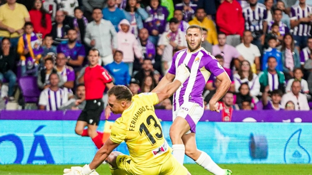 Weissman anota su único gol de la temporada ante el Almería. / IÑAKI SOLA / RVCF