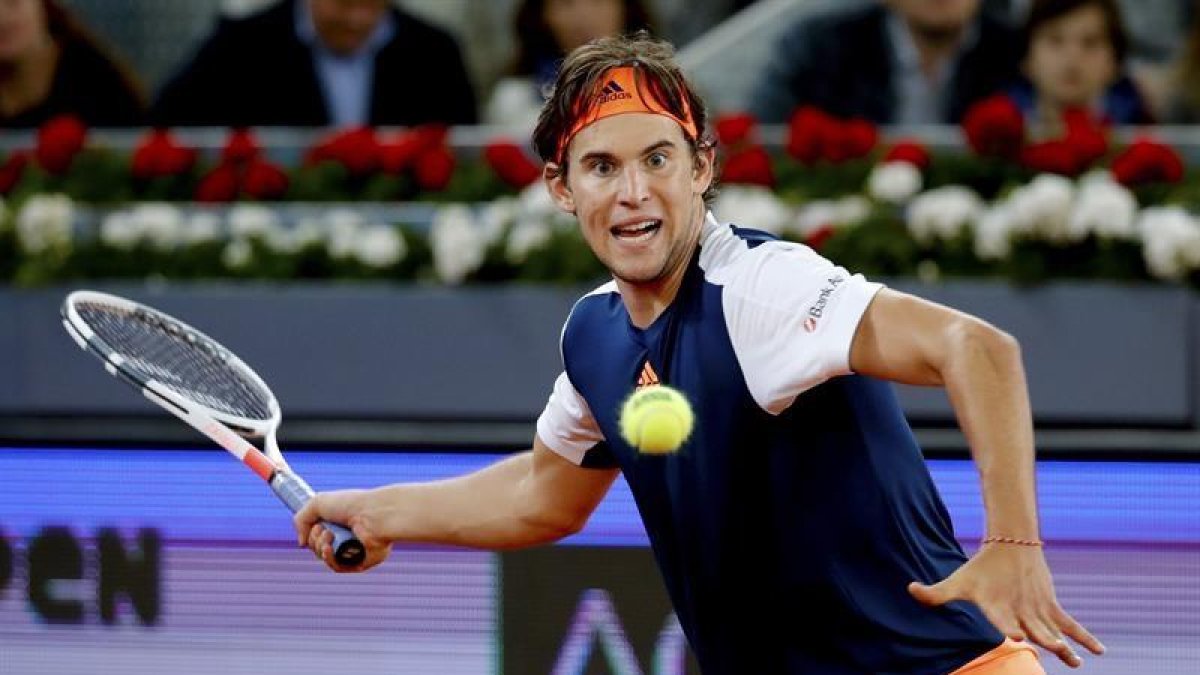 El tenista austriaco Dominic Thiem durante el encuentro que ha disputado frente al uruguayo Pablo Cuevas.-EFE