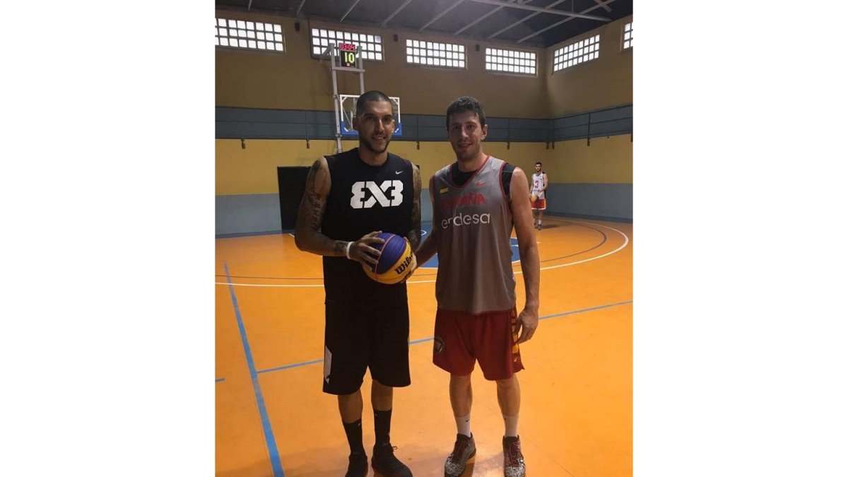 Nacho Martín y Sergio de la Fuente ayer antes de entrenar en Barcelona.-EL MUNDO