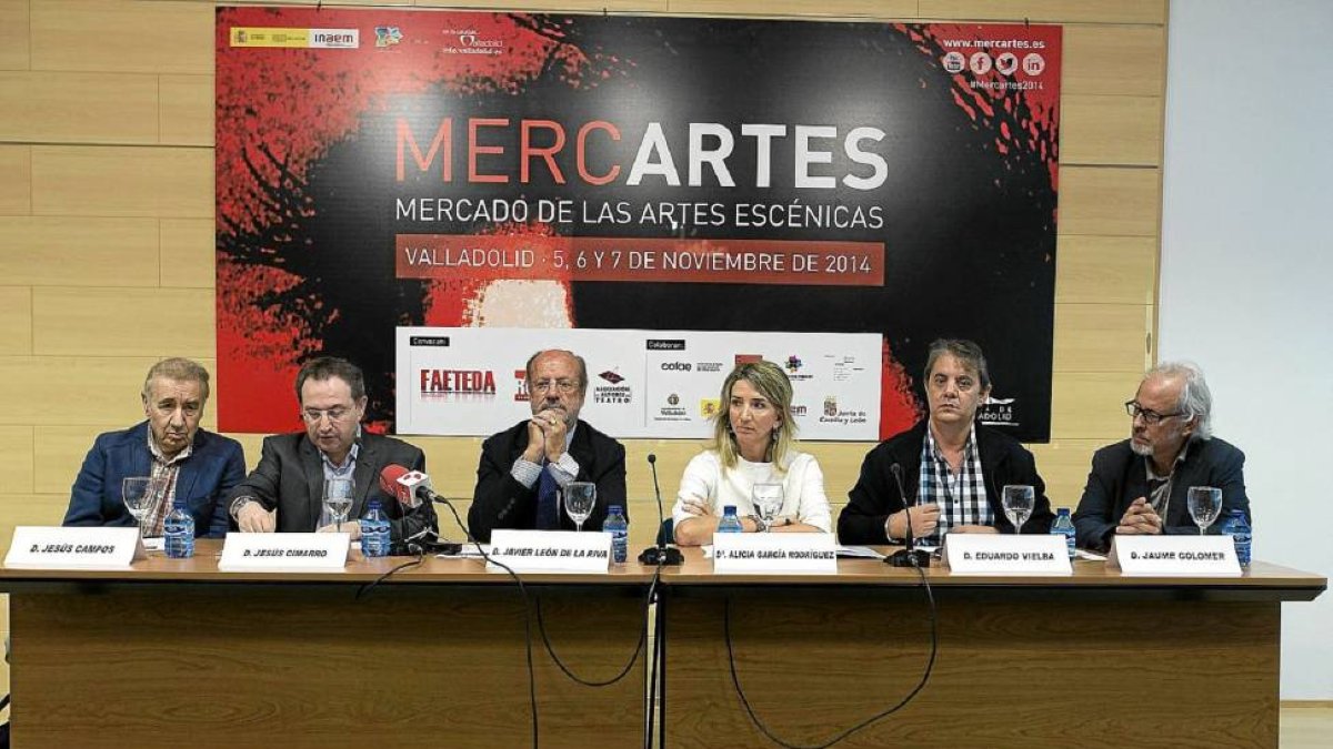 Presentacion de la Feria Nacional de Mercartes. En la imagen, Jesus Campos (i), Jesus Cimarro (2i), Javier Leon de la Riva (3i), Alicia Garcia Rodriguez (3d), Eduardo Vielba (2d) y Jaume Colomer (d)-Photogenic