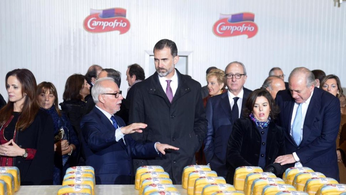 El rey Felipe VI visita las instalaciones de la nueva fábrica de Campofrío.-ICAL