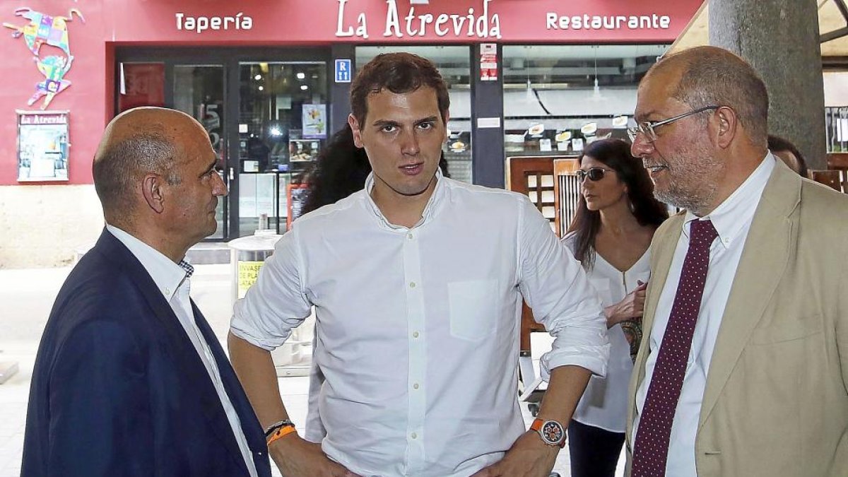 Tomás Castillo, El presidente de Ciudadanos, Albert Rivera, y el candidato por Valladolid, Francisco Igea.-ICAL