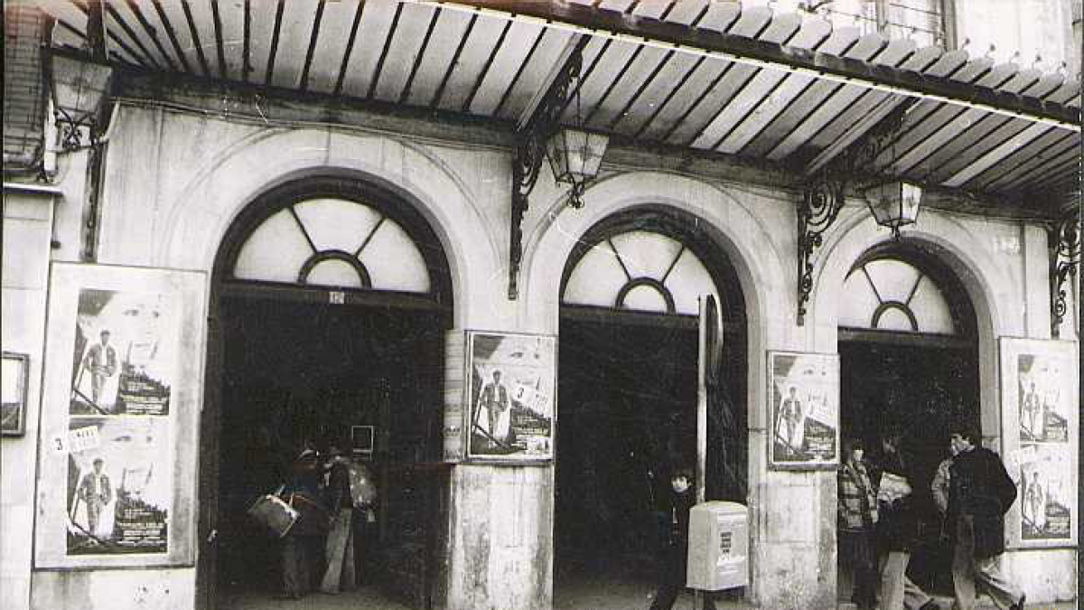 Entrada al en el Teatro Lope de Vega de Valladolid en 1970. - ARCHIVO MUNICIPAL VALLADOLID