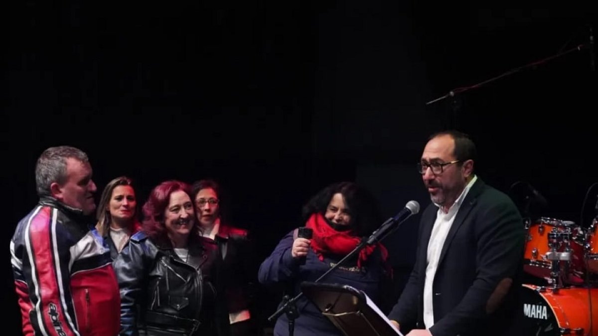 El alcalde de Tordesillas oficiando la primera boda civil de Motauros.- M. A. O.