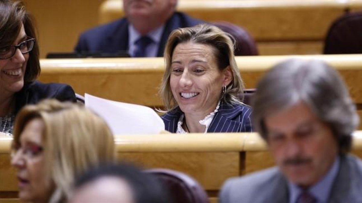 Los Cheryshev del PP JUAN MANUEL PRATS Marta Domínguez, en el senado.-