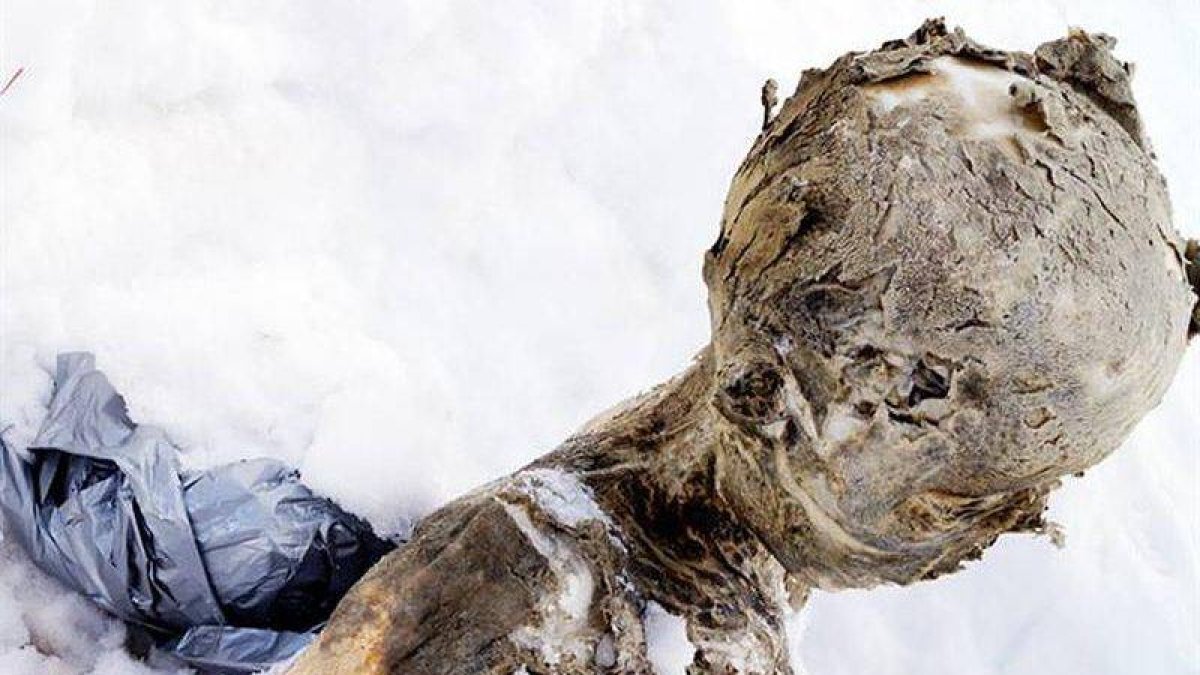 Cuerpo momificado de uno de los hombres hallados en la cima del Pico de Orizaba (México).-Foto: AYUNTAMIENTO DE CHALCHICOMULA