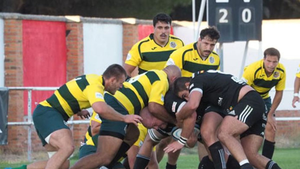 Jugadores del Iberians en el Trofeo Hermosilla ante El Salvador. / E.M.