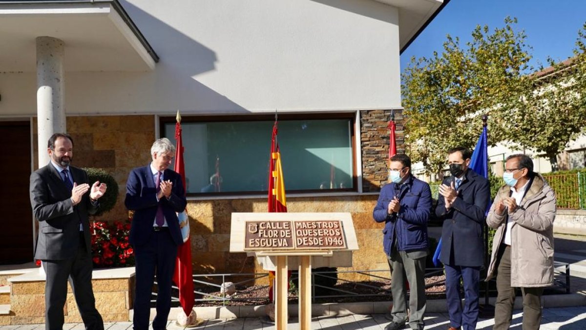 El presidente de la Diputación de Valladolid, Conrado Íscar, asiste al 75 aniversario de Flor de Esgueva.- ICAL