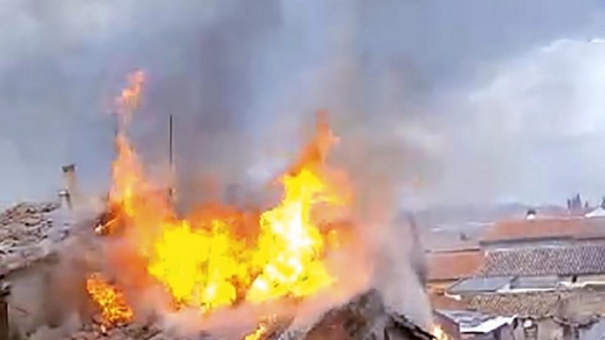 Incendio en la vivienda de Tordesillas.-EL MUNDO