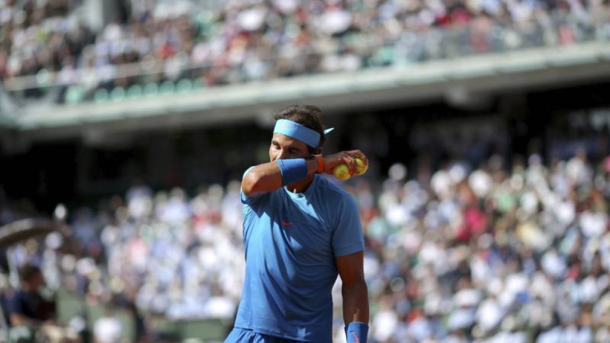 El tenista español Rafael Nadal durante el partido de cuartos de final de Roland Garros disputado ante el serbio Novak Djokovic en París, Francia.-Foto: EFE