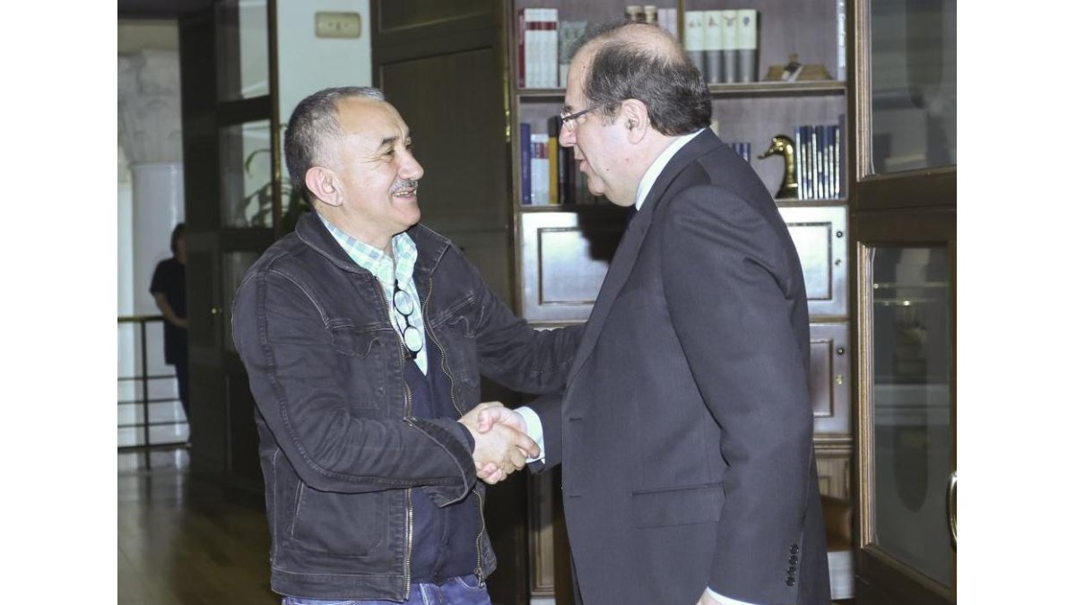 El presidente de la Junta de Castilla y León, Juan Vicente Herrera, se reúne con el secretario general de UGT, José María Álvarez.-ICAL