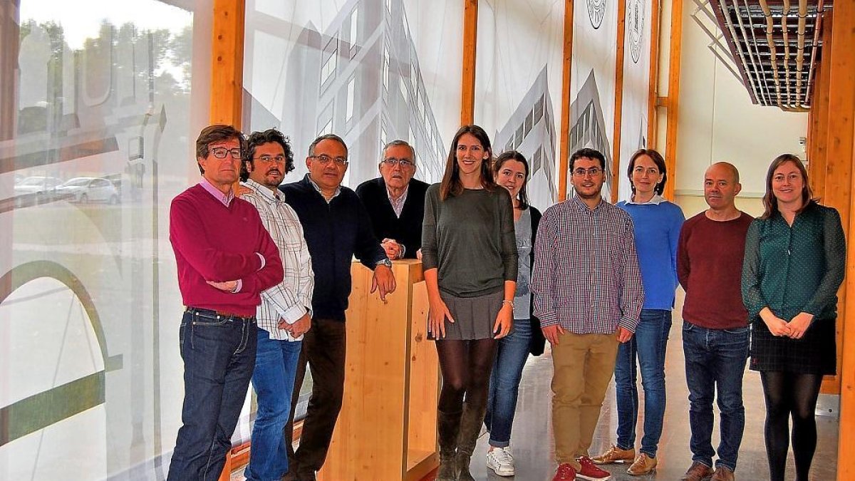 Los investigadores Carlos Junco Petrement, Pablo Luis Campos de la Fuente, Ángel Rodríguez Sáiz, Jesús Gadea Sainz, Sara Gutiérrez González, Sara Serna Avendaño, Raúl Gómez Rojo, Lourdes Alameda Cuenca-Romero, José Luis Díez del Campo y Verónica Calderón.-EL MUNDO