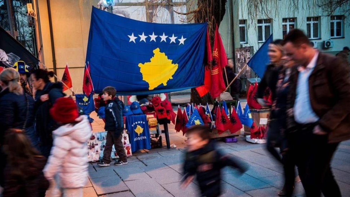 Kosovo se prepara para celebrar los 10 años de independencia, en una imagen tomada este viernes 16 de febrero.-/ AFP / ARMEND NIMANI
