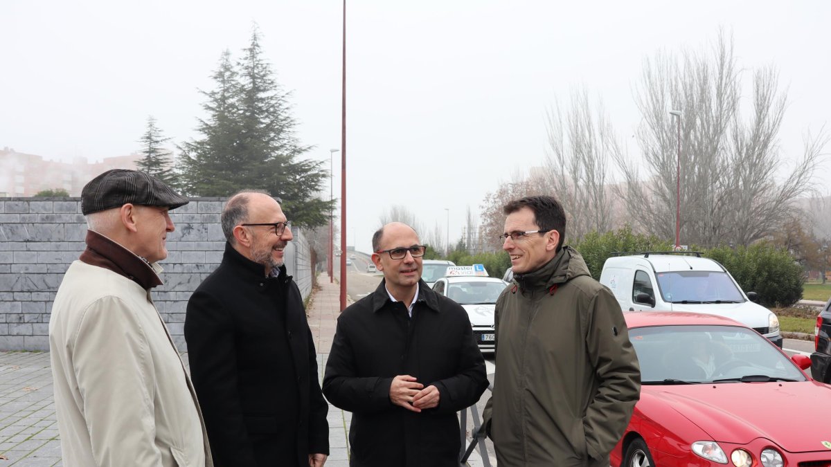 Los integrantes del PSOE de izquierda a derecha, Alberto Palomino, Juan Carlos Hernández, Luis Ángel Vélez y Pedro Herrero. -E.M.