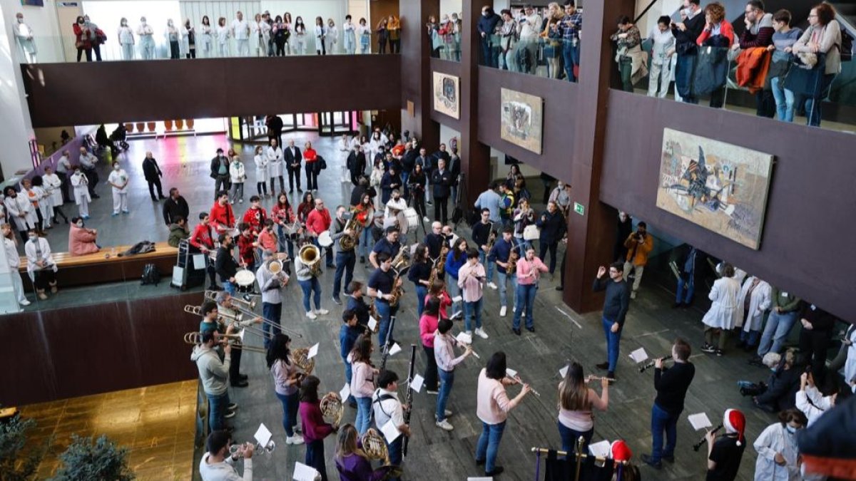 Concierto en el Hospital Río Hortega de la Banda de la Escuela de Música de Valladolid.-E. M.